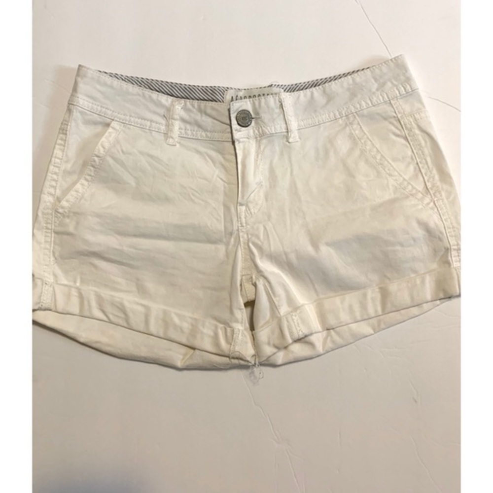 NWOT Aeropostale Midi Twill Shorts Size 4